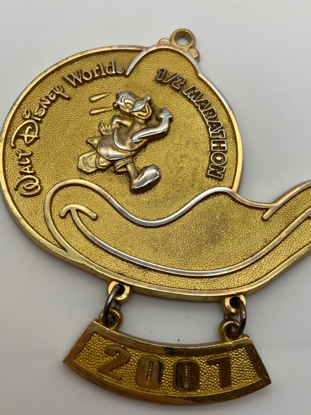 Disney Walt Disney World Donald Duck 1/2 Marathon 2007 Gold Tone Medal